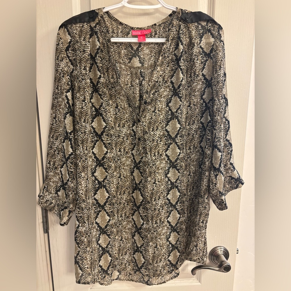 Snake Print Sheer V-Neck Blouse w/ Adorable Shoulder Accents L Mix & Co